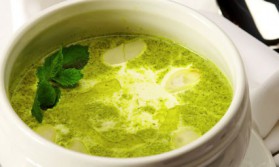 Soupe de cerfeuil pour 4 personnes - Recettes Elle à Table Soupe de cerfeuil pour 4 personnes - Recettes Elle à Table