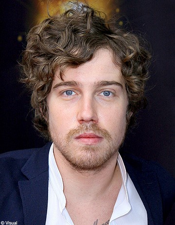 Classify Southern French Singer Julien Doré