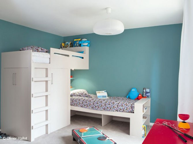 Aménagement d'une chambre d'enfant : les règles àrespecter elle ... Peinture chambres enfants mur bleu meuble bleu