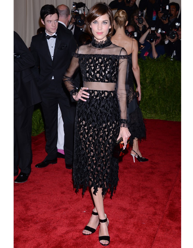 Parce qu'elle ne rate jamais un tapis rouge - Pourquoi Alexa Chung est ...