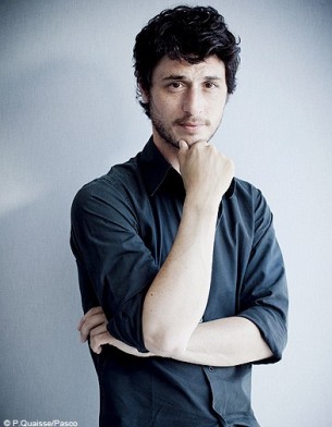cdn-elle.ladmedia.fr/var/plain_site/storage/images/people/la-vie-des-people/news/notre-calendrier-2012-des-acteurs-sexy/jeremie-elkaim/20147696-1-fre-FR/Jeremie-elkaim_galerie_principal.jpg