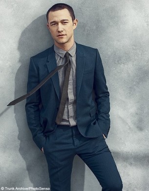 cdn-elle.ladmedia.fr/var/plain_site/storage/images/people/la-vie-des-people/news/notre-calendrier-2012-des-acteurs-sexy/joseph-gordon-levitt/20147734-1-fre-FR/Joseph-gordon-levitt_galerie_principal.jpg