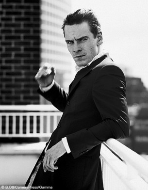 cdn-elle.ladmedia.fr/var/plain_site/storage/images/people/la-vie-des-people/news/notre-calendrier-2012-des-acteurs-sexy/michael-fassbender/20147772-1-fre-FR/Michael-fassbender_galerie_principal.jpg