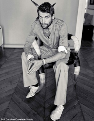 cdn-elle.ladmedia.fr/var/plain_site/storage/images/people/la-vie-des-people/news/notre-calendrier-2012-des-acteurs-sexy/stanley-weber/20147924-1-fre-FR/Stanley-weber_galerie_principal.jpg