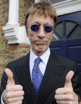 http://cdn-elle.ladmedia.fr/var/plain_site/storage/images/people/la-vie-des-people/news/robin-gibb-des-bee-gees-dans-le-coma-1986400/21061942-1-fre-FR/Robin-Gibb-des-Bee-Gees-dans-le-coma_mode_une.jpg