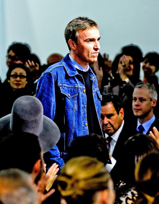 Combien De Temps Dure Un Défilé De Mode Raf Simons - Sa bio et toutes ses news people - Elle