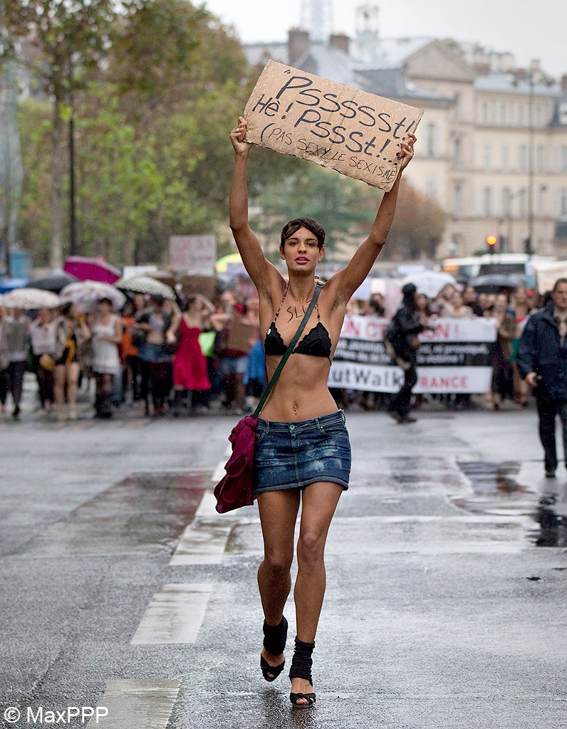Homme décapite sa femme en public pour avoir triché