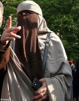 Kenza Drider candidate aux presidentielles en niqab