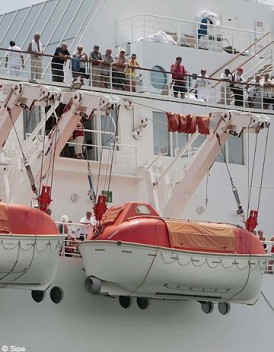 Naufrage du Costa Concordia, dérive du Costa Allegra, la série noire de COSTA !!! - Page 8 Le-Costa-Allegra-est-arrive-a-bon-port_mode_une