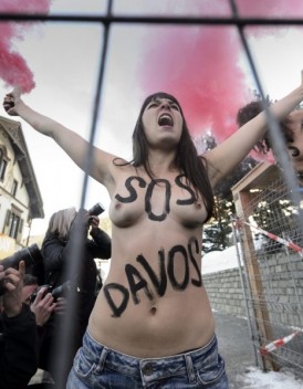 Les-Femen-manifestent-au-forum-de-Davos_mode_une.jpg