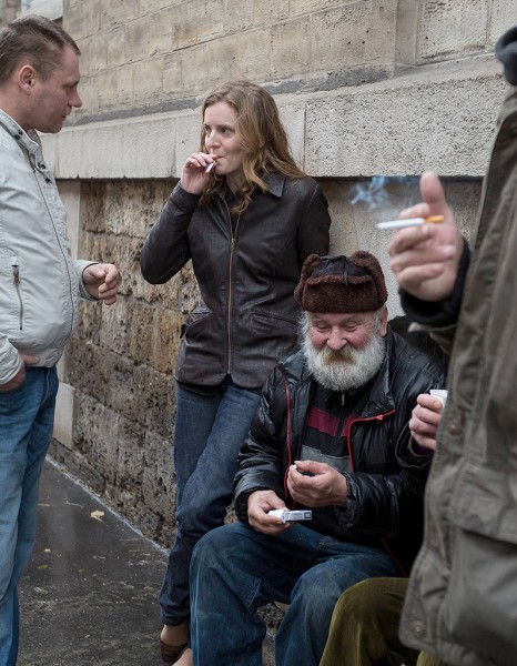 Quand-NKM-fume-une-cigarette-en-compagnie-de-SDF_reference.jpg