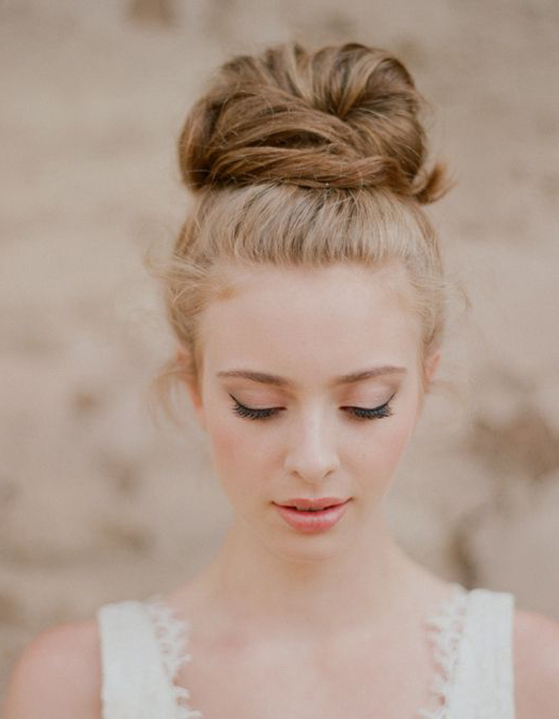 Chignon de mariée haut Je veux un joli chignon de mariée ! Elle