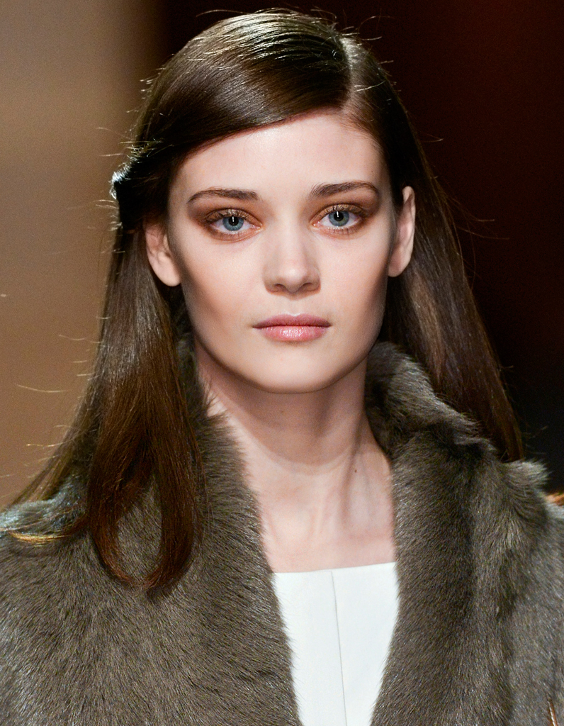 Coiffure soirée cheveux milongs  40 coiffures de soirée cool ou