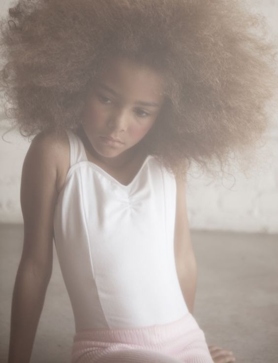 Coiffure Petite Fille Cheveux Frises 45 Coiffures De Petite Fille Qui Changent Des Couettes Elle