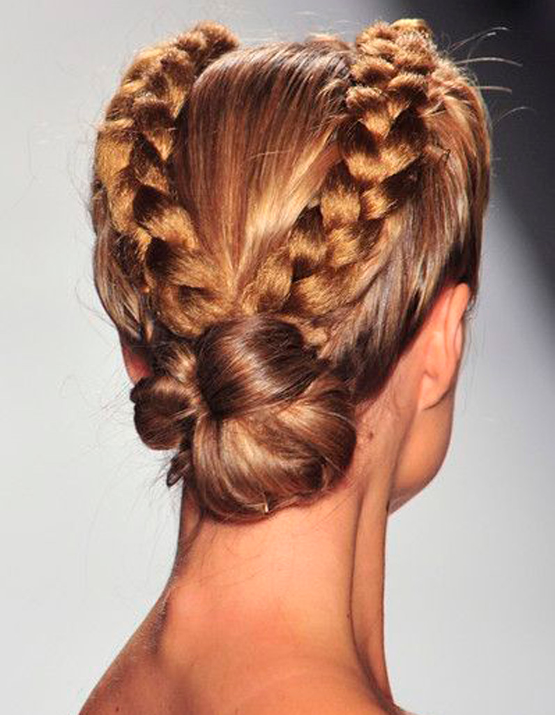 Coiffure tressée romantique - 30 coiffures tressées pour passer les ...