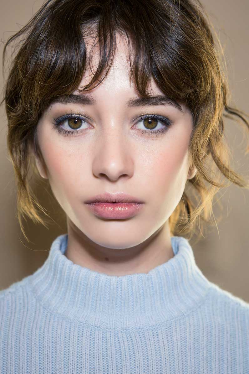 Coiffure mi longue avec mèche automne hiver 2018  Cheveux milongs