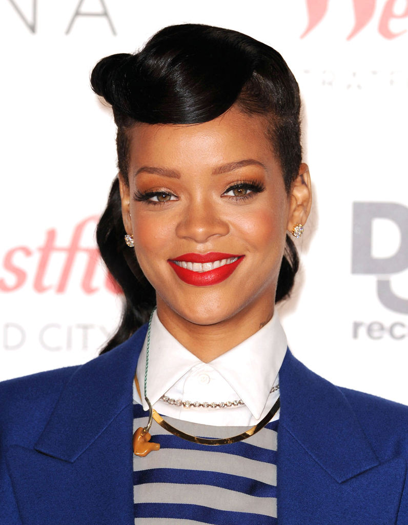 Ondulations R Tro Coiffure Rihanna Toutes Ses Coupes En Images Elle