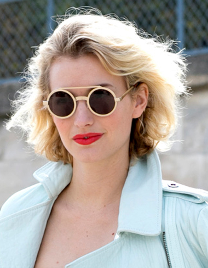 Le Carre Annees 80 Street Style Cheveux Le Carre A La Cote Elle