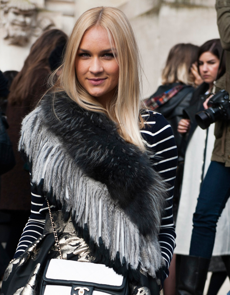 Coloration Hiver Joli Les Pointes Blond Bebe Street Style Cheveux Les Filles Branchees Adoptent Le Blond Elle