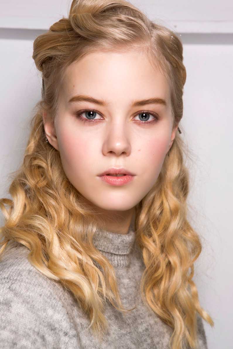 Coiffure cheveux bouclés automne hiver 2018 , Cheveux bouclés quelques idées de coiffures pour les sublimer , Elle