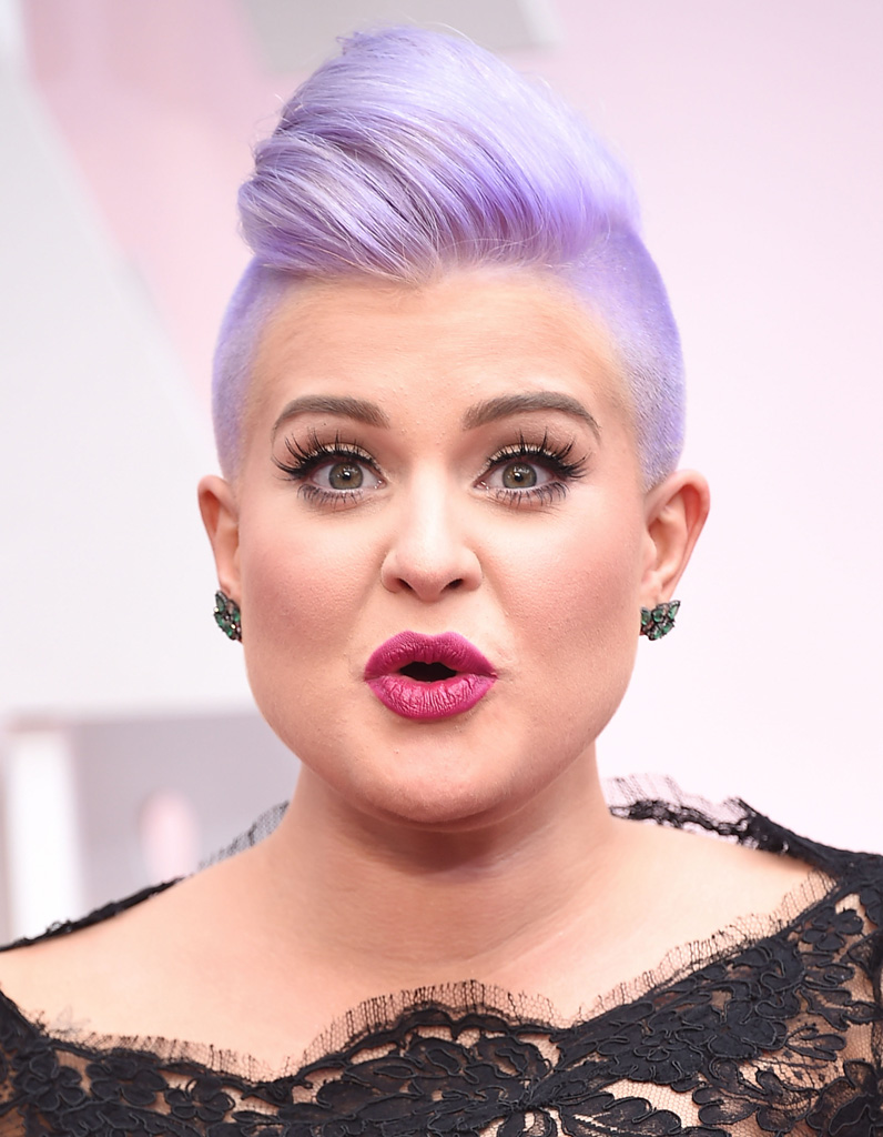 Les cheveux courts rasés de kelly osbourne - oscars 2015 : les plus