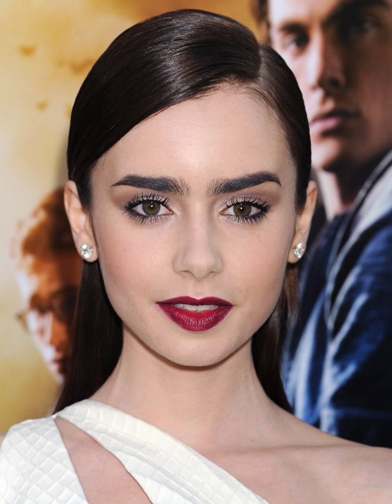 Lily Collins Et Son Rouge à Lèvres Lie De Vin Make Up De