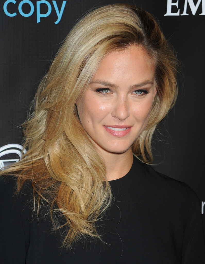 Le maquillage nude de Bar Refaeli - On copie le maquillage nude des stars - Elle
