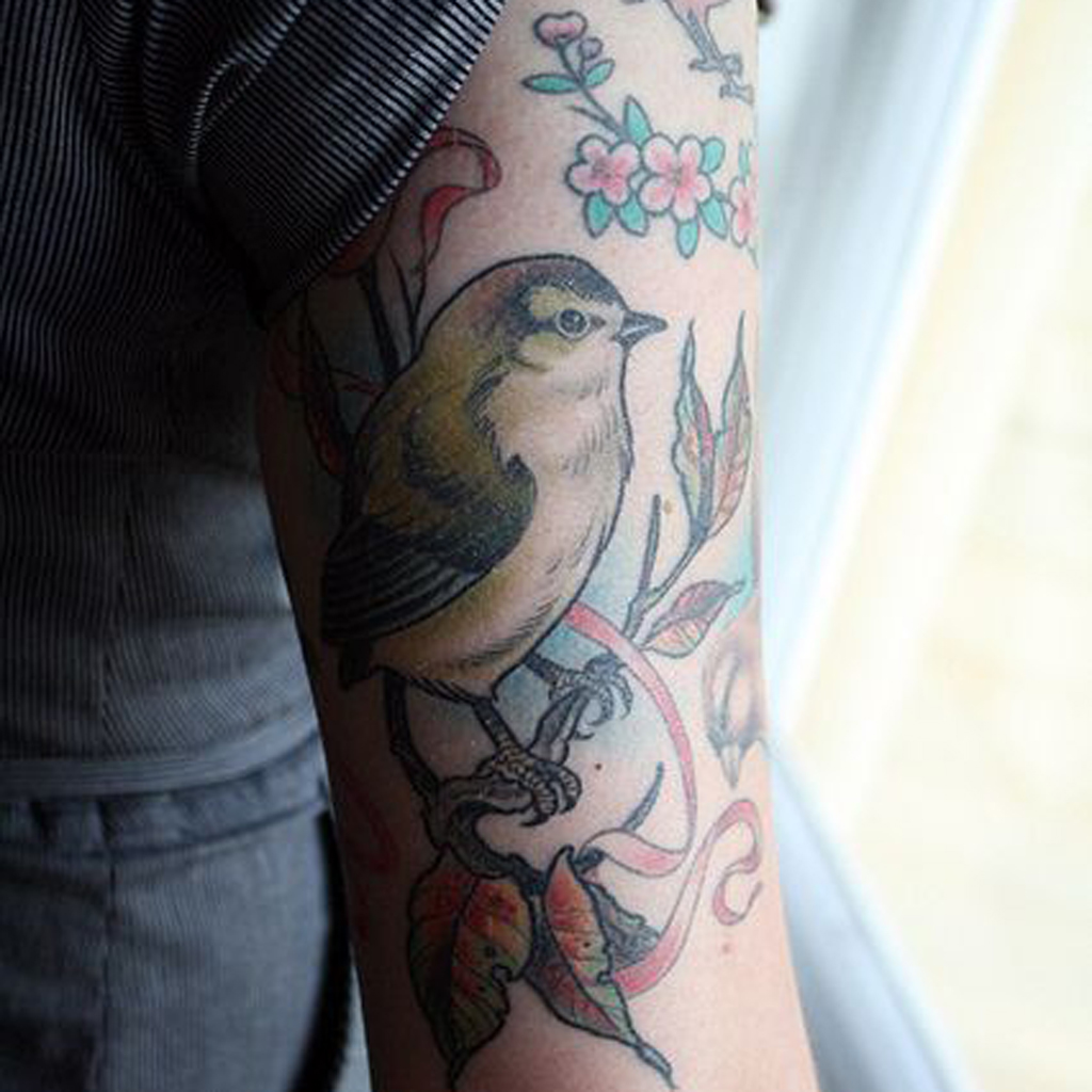Tatouage bras oiseau Un tatouage sur le bras ? Nos jolies idées pour