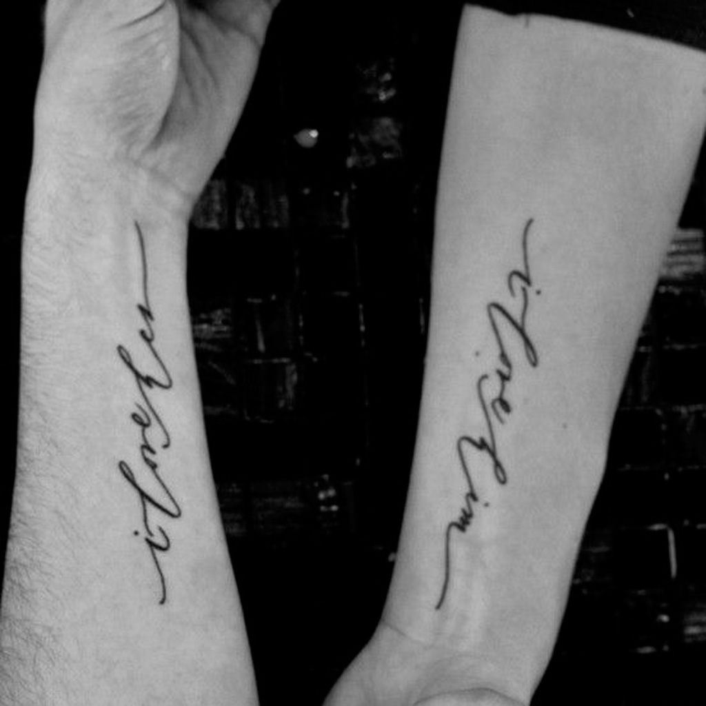 Tatouage couple écriture - 15 idées de tatouages à faire à ...