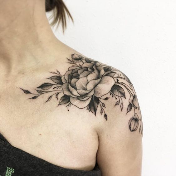 Tatouage Pivoine Sur Lépaule 15 Idées De Tatouages