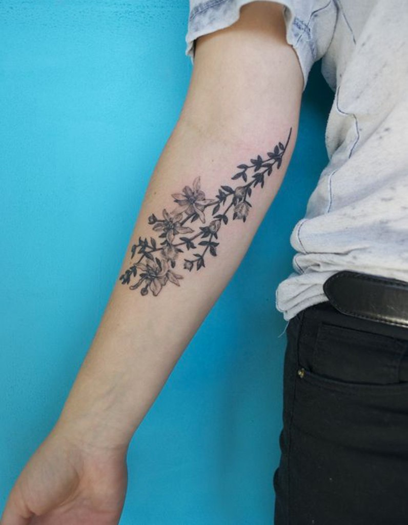 Tatouage végétal femme - 15 tatouages de plantes et végétaux pour décorer sa peau - Elle