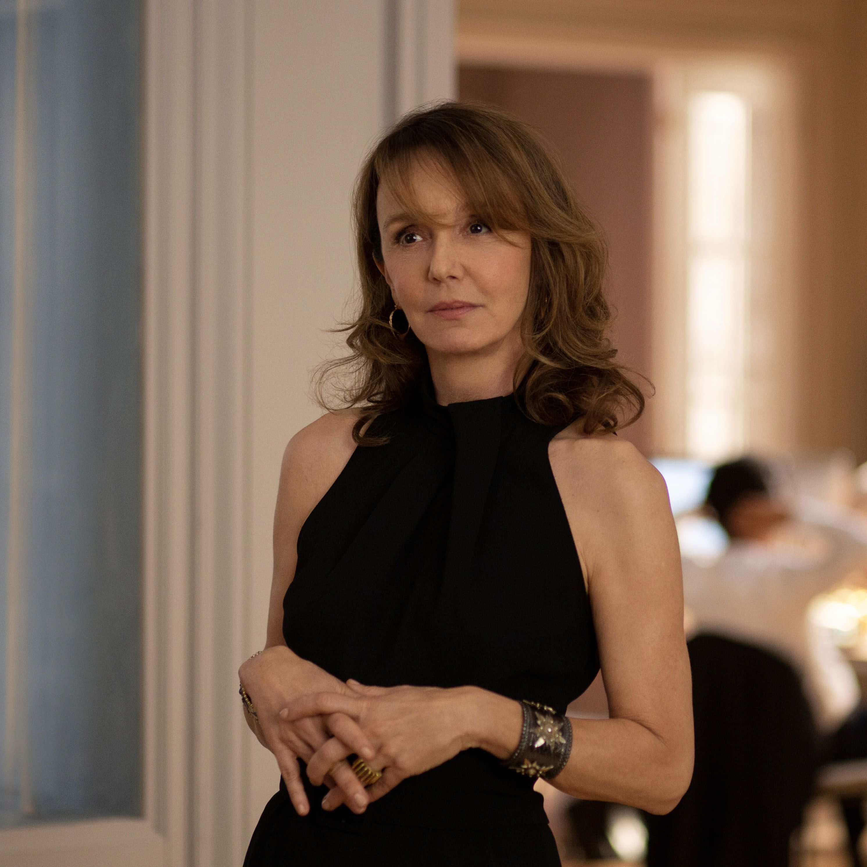 Emily In Paris Philippine Leroy Beaulieu Emily in Paris : Philippine Leroy-Beaulieu partage ses astuces pour un  teint frais - Elle