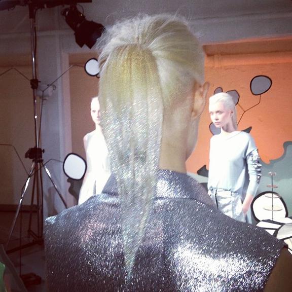 Glitter ponytail comment faire la glitter ponytail, une queuede