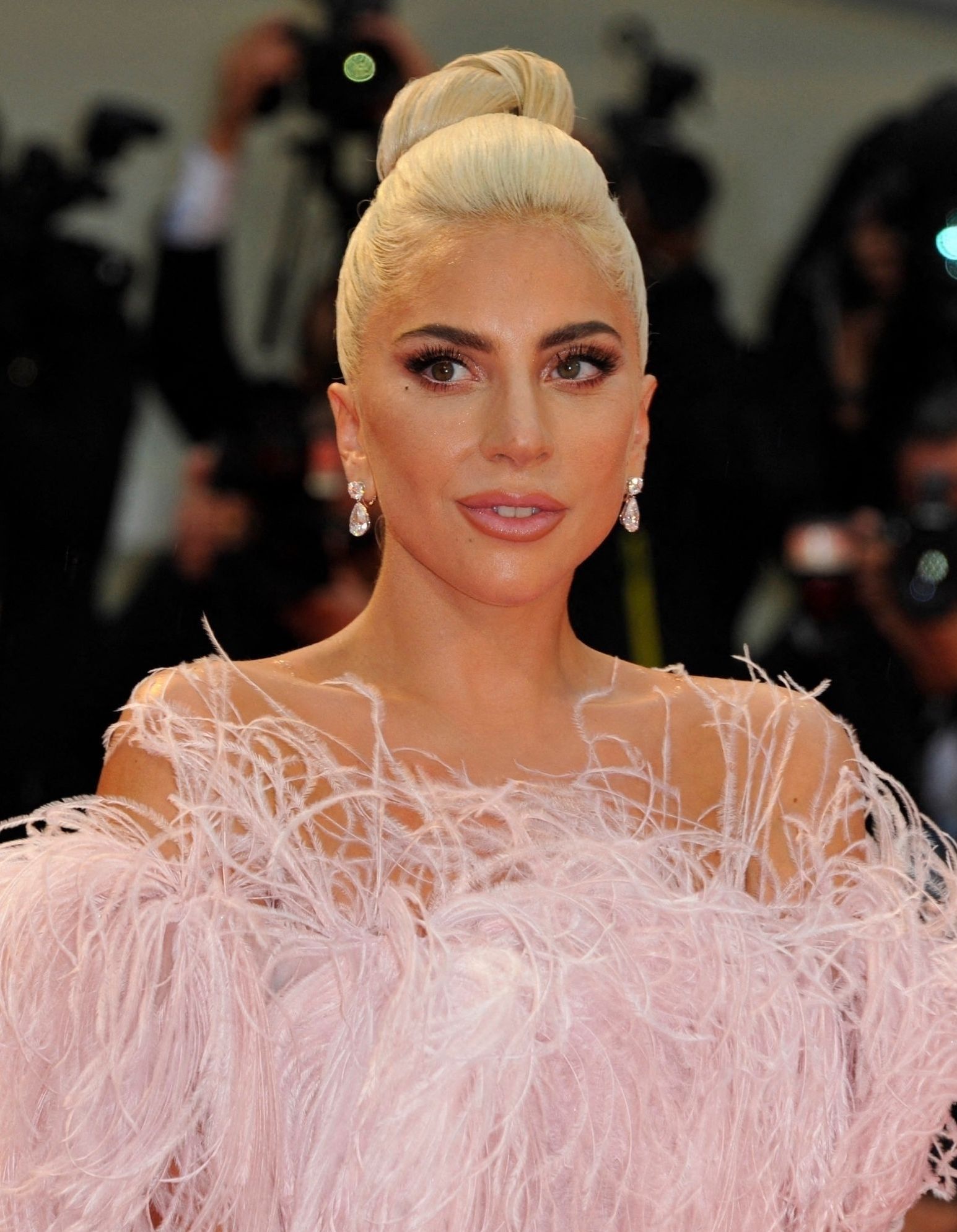 Lady Gaga, égérie du nouveau parfum Valentino - Elle