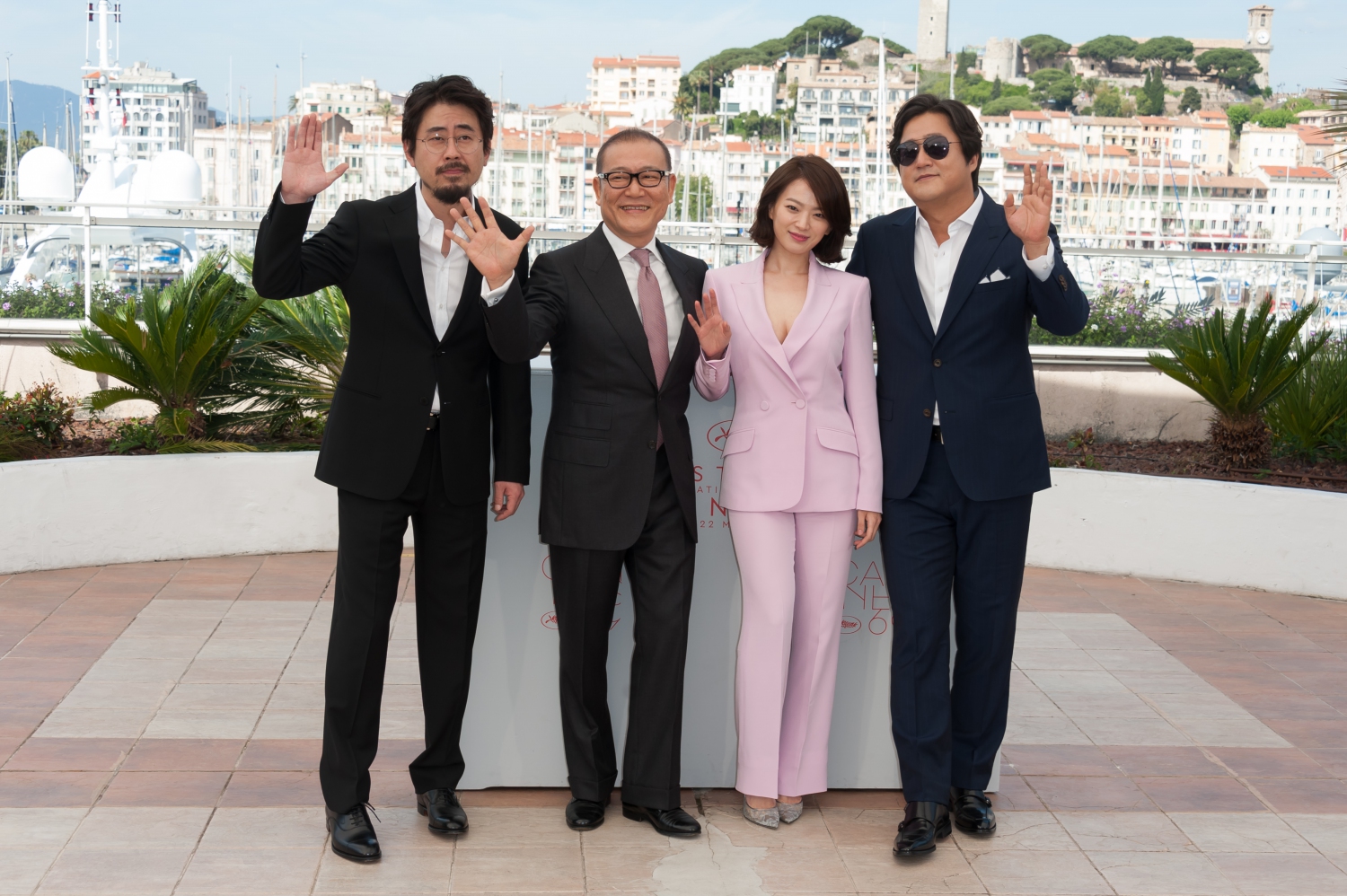 Le réalisateur Na Hong-Jin et l'équipe du film "The Strangers" - Cannes