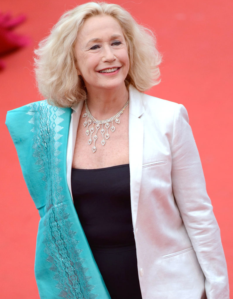 Brigitte Fossey - Cannes 2017 : montée des marches glamour ...
