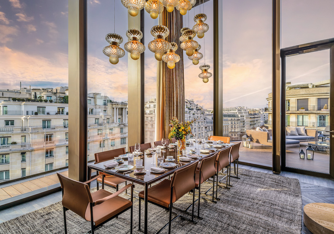 Visite privée : un penthouse de 1000m2 avec une impressionnate vue panoramique sur Paris