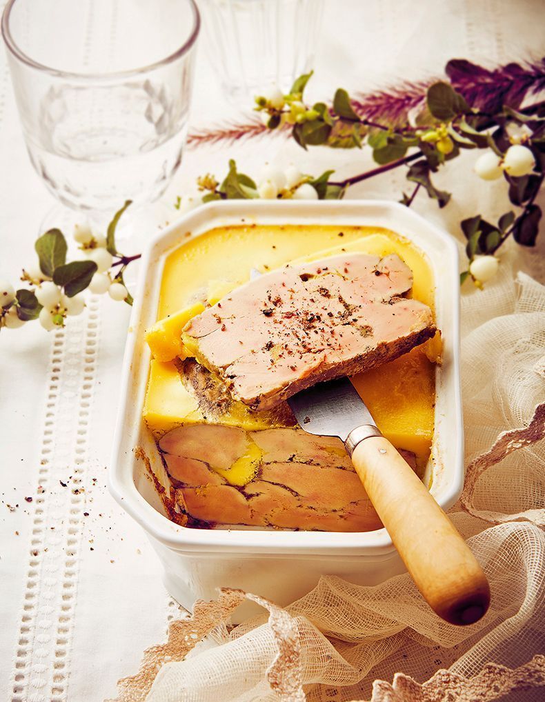 https://cdn-elle.ladmedia.fr/var/plain_site/storage/images/elle-a-table/fiches-cuisine/tous-les-themes/recettes-de-terrine-de-foie-gras/84126170-3-fre-FR/Recettes-de-terrine-de-foie-gras.jpg