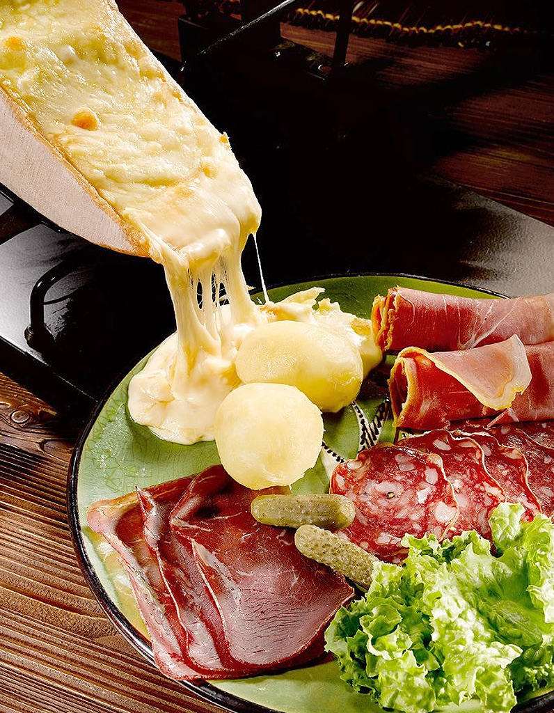 Véritable raclette - 32 recettes de fromage fondu - Elle à Table