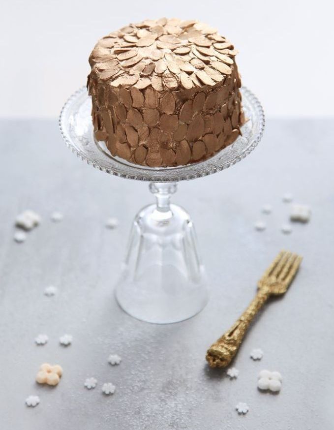 Gateau Dore Aux Amandes Paillettes Comment Donner Un Air De Fete A Ses Plats Elle A Table