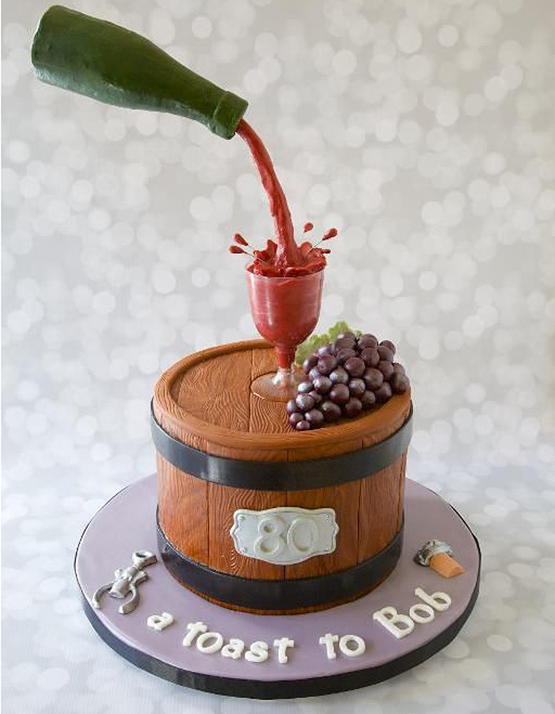 Gravity Cake Tonneau Et Bouteille De Vin Rouge Gravity Cake A Tomber Elle A Table