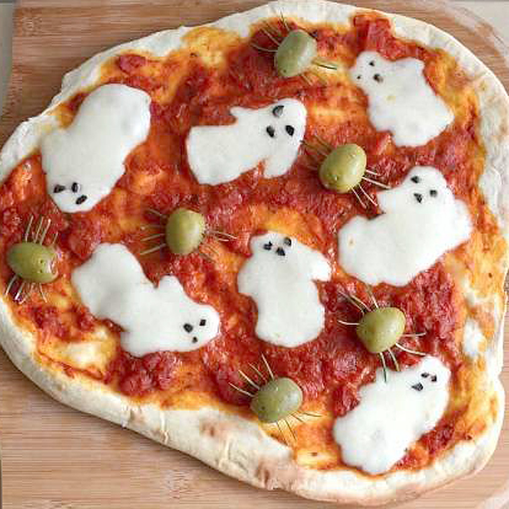 Pizza fantôme de Halloween Halloween des recettes effrayantes et