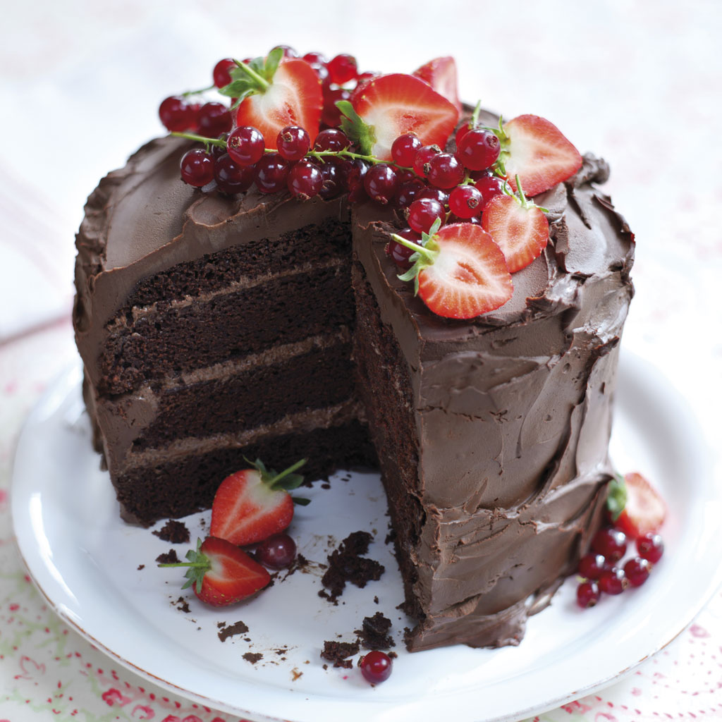 Layer cake au chocolat avec des fraises - 15 idées de layer cake qui ...