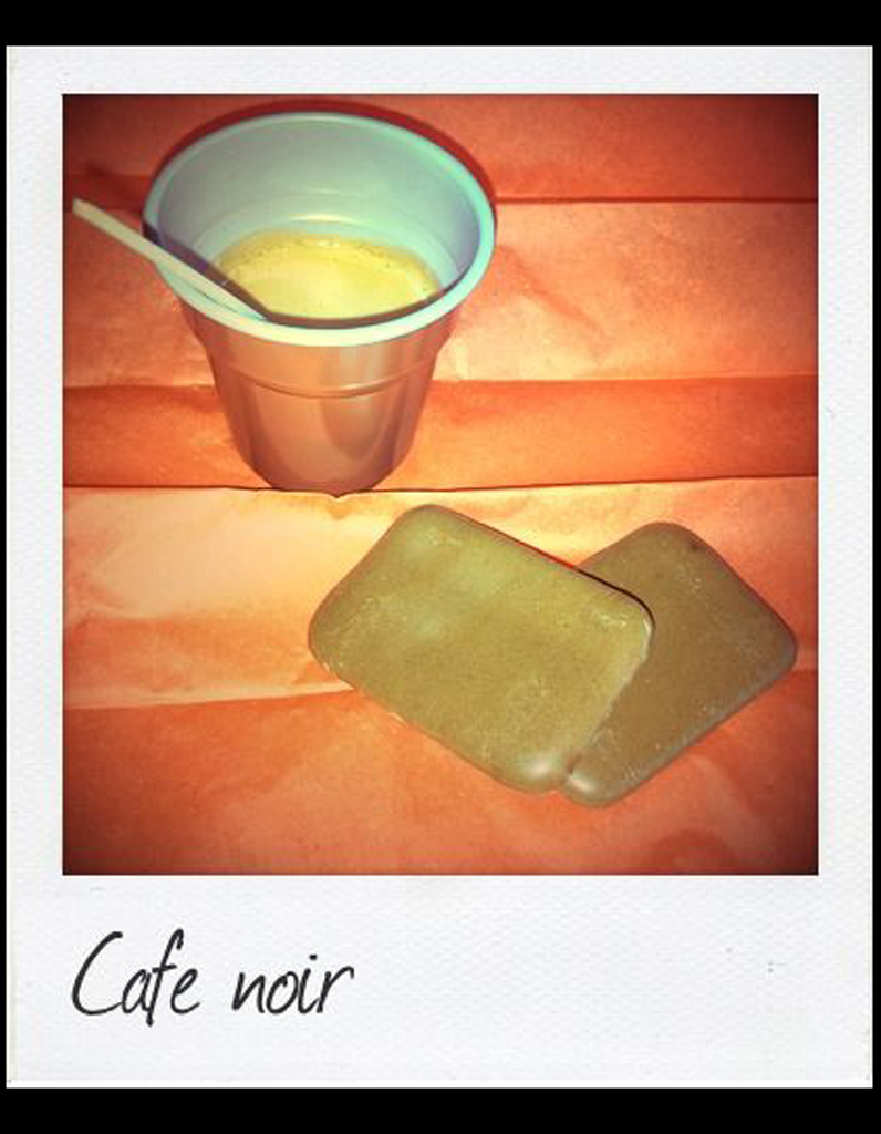 Cafe Noir Delacre Nos Tocs De Momes Pour Deguster Les Biscuits Elle A Table