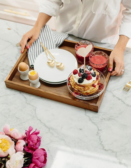 Un Petit Dejeuner Romantique Avec Une Deco En Papier 10 Idees De Petit Dejeuner Romantique Pour Un Reveil En Douceur Elle A Table