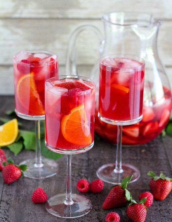 Quels Fruits Mettre Dans Une Sangria Toute Prete Sangria fraise orange - 10 recettes de sangria maison originale pour l