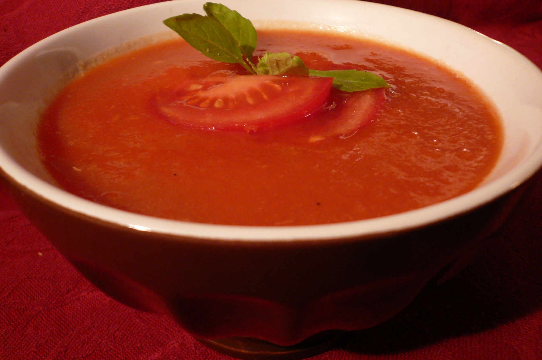 Soupe Tres Light A La Tomate Pour 6 Personnes Recettes Elle A Table