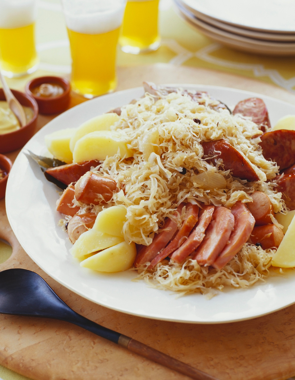 Choucroute Garnie Pour 4 Personnes Recettes Elle A Table