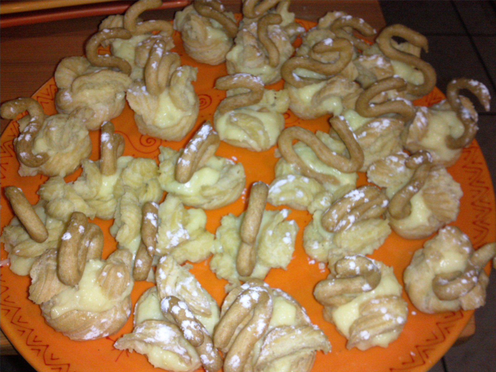 Cygnes A La Chantilly Pour 4 Personnes Recettes Elle A Table