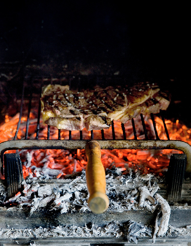 Entrecôtes grillées bordelaises pour 4 personnes Recettes Recette de Côte de boeuf grillée, échalote chemisée